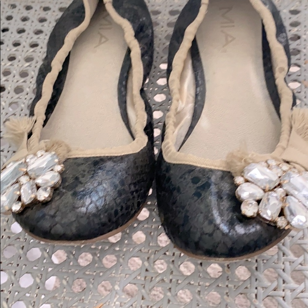 MIA snakeskin embossed ballet flats. Size 8.